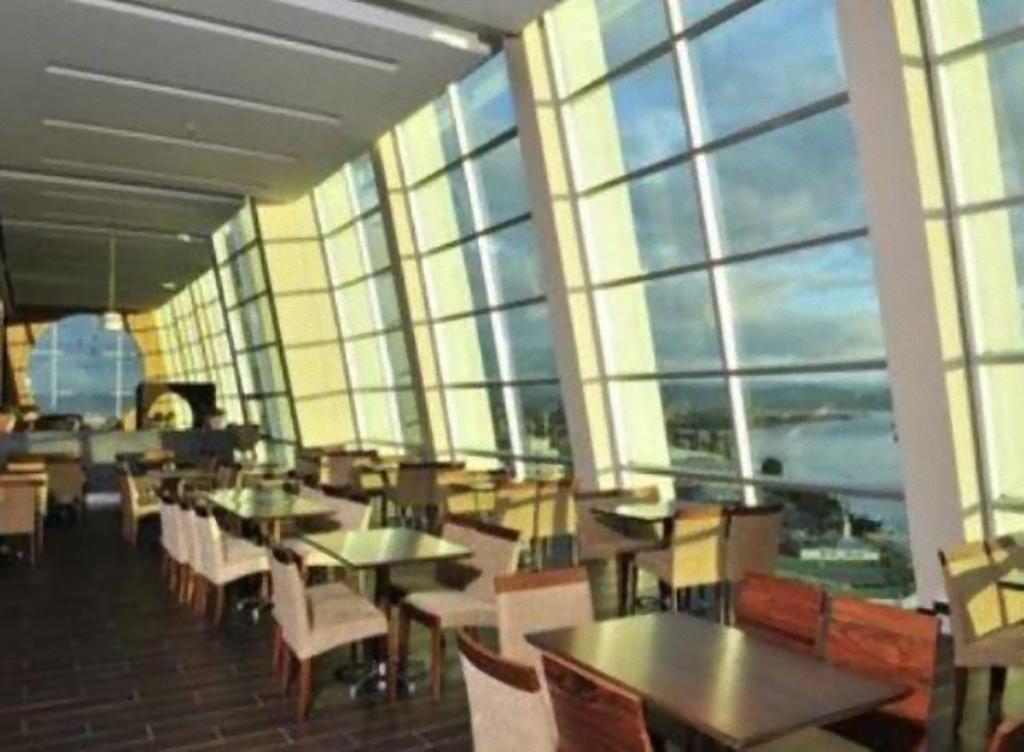Hotel Dreams Valdivia Restaurant foto The interior of the lounge