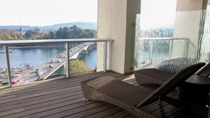 Hotel Dreams Valdivia Exterior foto View of the bridge from the hotel