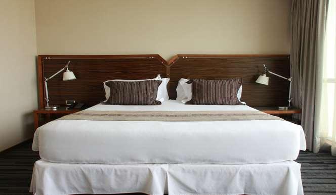 Hotel Dreams Valdivia Zimmer foto A bed with a bed frame