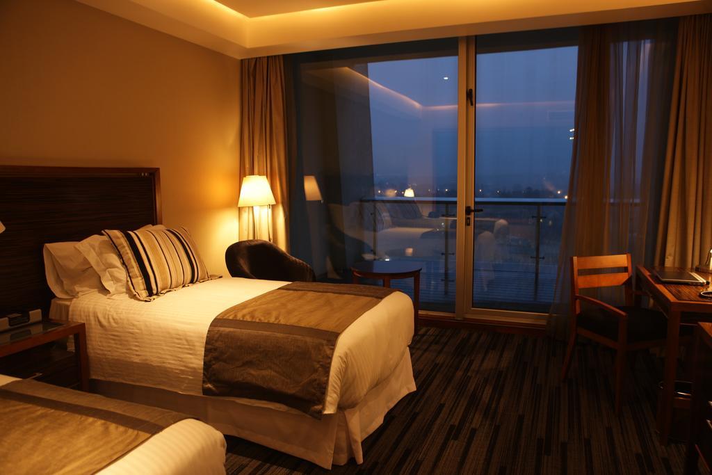 Hotel Dreams Valdivia Exterior foto A room at the hotel