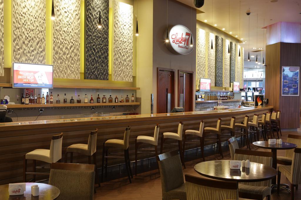 Hotel Dreams Valdivia Exterior foto The bar at the 2012 World Series of Poker