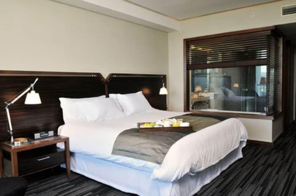 Hotel Dreams Valdivia Exterior foto A bedroom at the hotel
