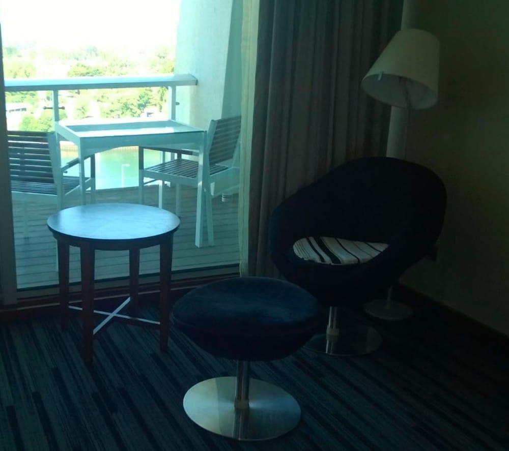 Hotel Dreams Valdivia Exterior foto A room at the hotel