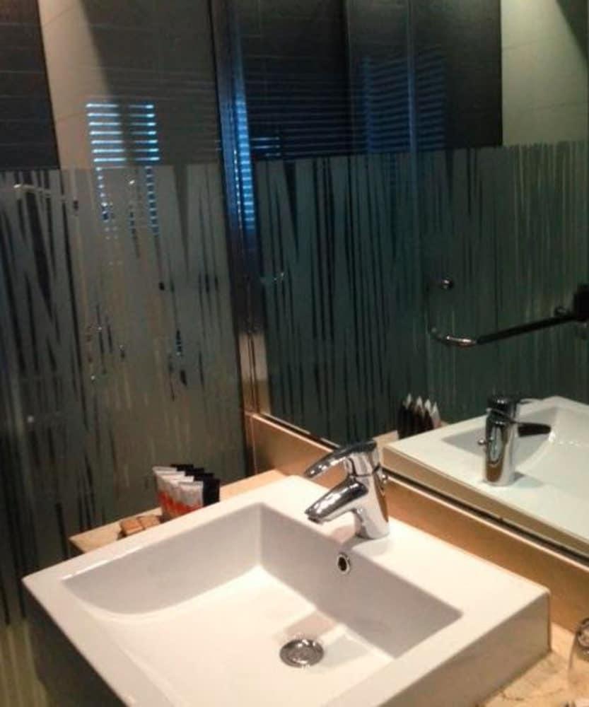 Hotel Dreams Valdivia Exterior foto A shower curtain
